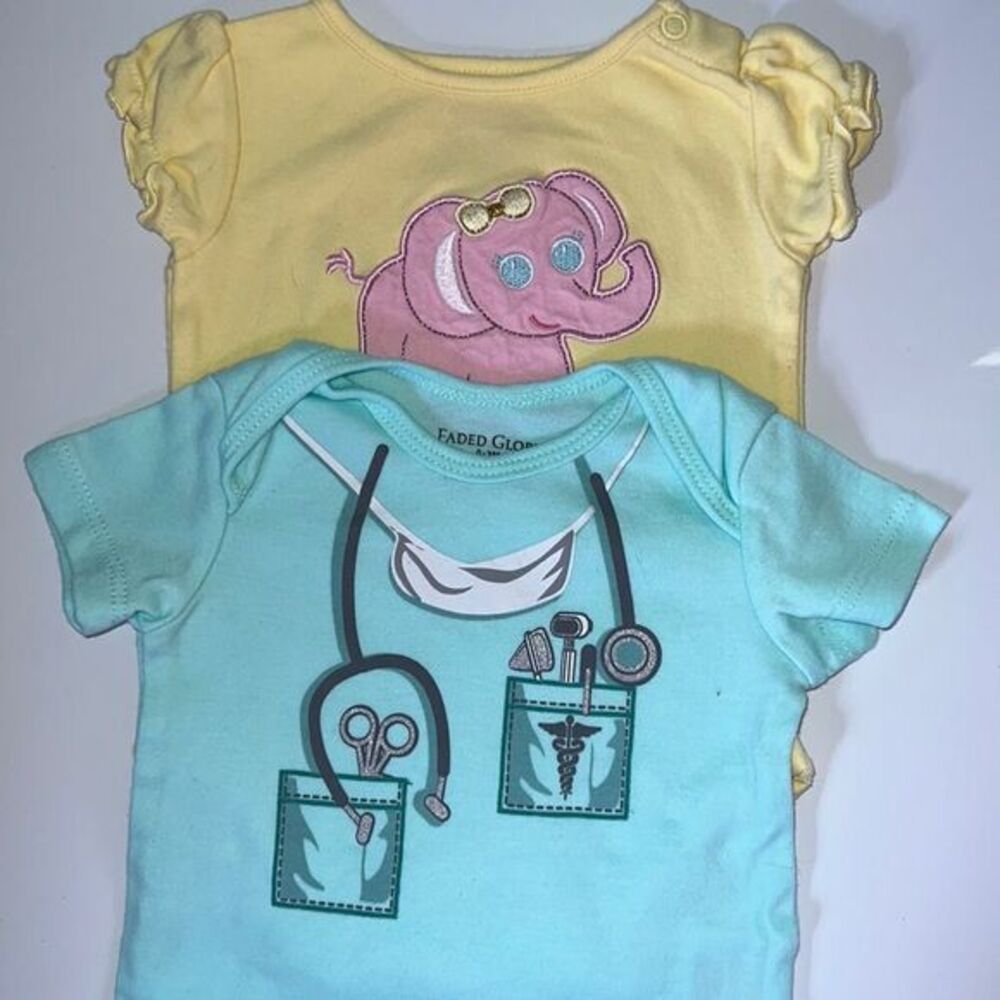 🛍Cute Little Girls Onesies size 0-3 Months 🛍